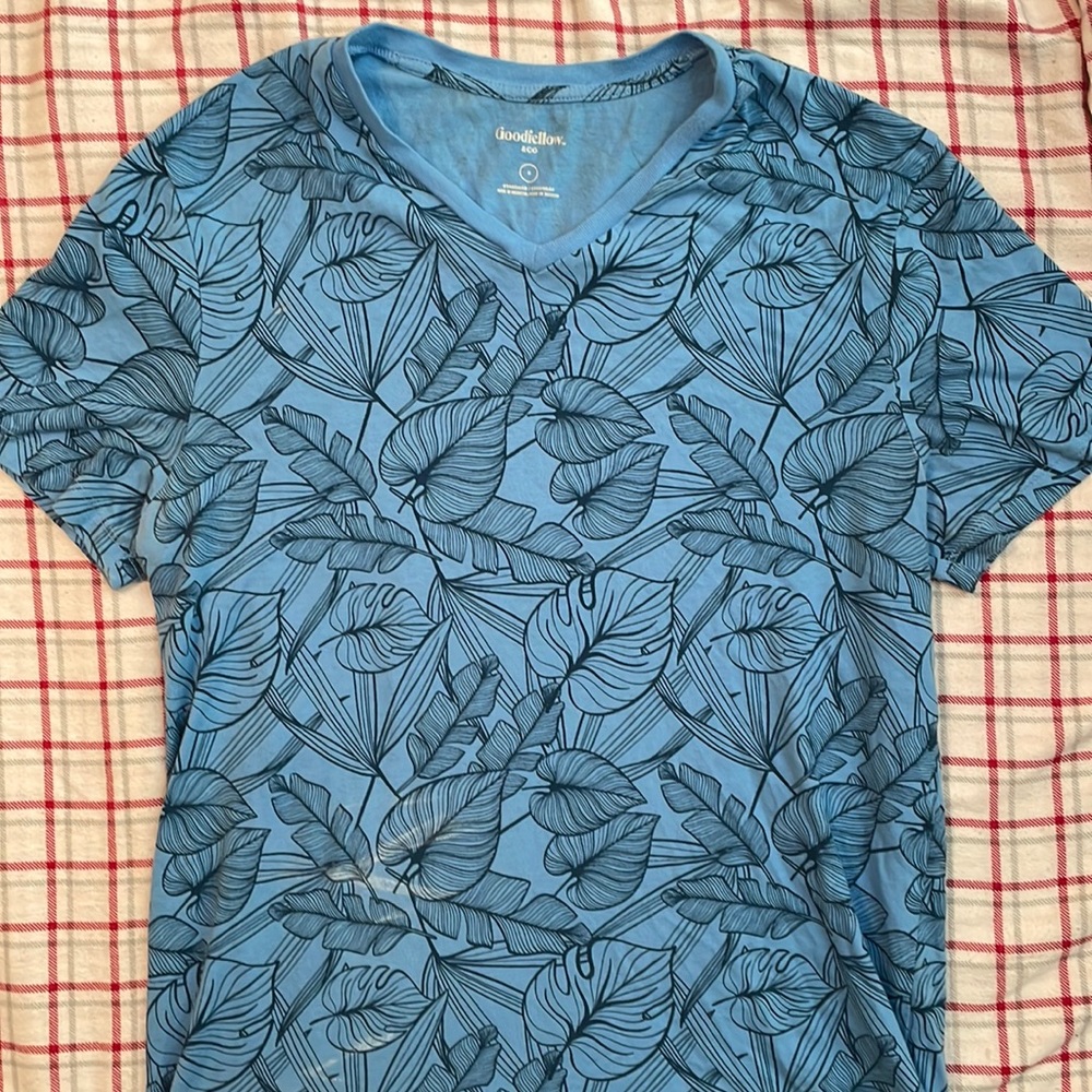 Good fellow Hawaiian shirt. Size small